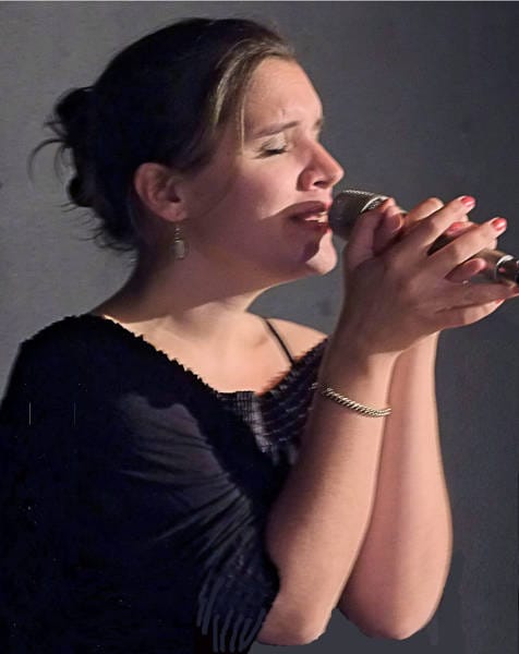 Julia Schröter, Sängerin